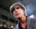 Bild: Tom Weller/dpa
Bald wieder im Stadion an der Seitenlinie? Es gibt Spekulationen um Joachim Löw. (Archivbild)