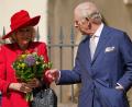 Bild: Alberto Pezzali/Pool AP/AP/dpa
König Charles III. und Königin Camilla nehmen am Ostergottesdienst teil.