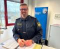 Bild: ck
Erster Polizeihauptkommissar Wolfgang Achtert ist nun fast ein Jahr Dienststellenleiter der Polizeiinspektion Vohenstrauß. Der 57-jährige Etzenrichter muss unter anderem die Digitalisierung der Dienststelle weiter vorantreiben.