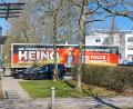 Bild: Kunz
Der Heino-Truck in den Deutschlandfarben vor dem Hintereingang der Max-Reger-Halle.