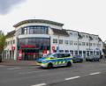 Bild: Christoph Reichwein/dpa
Bewaffneter sorgt für Großeinsatz an Sparkassenfiliale