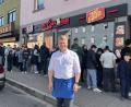 Bild: Noah Wegmüller-Kocher
Benjamin Zeitler löste am Donnerstag ein Wahlversprechen ein: einen ganzen Tag lang Döner für drei Euro.
