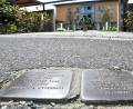 Bild: Petra Hartl
Stolpersteine von Rosa und Ernst Bloch. Die Amberger Familie Bloch war hochgeachtet, bis die Nationalsozialisten das Sagen hatten. Plötzlich wurden die Eheleute verachtet, verhaftet und deportiert. Sie kamen nie zurück.