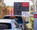 Bild: Andreas Arnold/dpa
Die Spritpreise sind am Mittwoch gesunken.