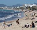 Bild: Clara Margais/dpa
Wenn Unsicherheit wächst, bleiben viele bei Bewährtem: Ziele wie die Balearen sind im Sommer stark gefragt – wie hier Mallorca. (Archivbild)