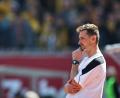 Bild: Daniel Karmann/dpa
Nachdenklich am Spielfeldrand: Miroslav Klose.