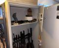 Bild: ge
Ein vorschriftsmäßiger Waffentresor der Klasse 1 mit über 200 Kilogramm Gewicht. Darin dürfen Kurzwaffen (oben) und Gewehre (unten) zusammen gelagert werden.