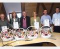 Bild: fz
Mit Urkunden und Geschenkkorb verabschiedete Bürgermeister Reinhard Sollfrank (Dritter von links) die Marktratsmitglieder Hans Kick, Alexandra Gammanick (von links) sowie Dr. Michael Gleißner, Heinz Rast und Silvia Korsche-Ströhl (von rechts).
