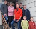 Bild: gis
Gretl Pscherer (Dritte von links) feierte im Familienkreis 90. Geburtstag. Ihr gratulierten unter anderem (von links) 
Sohn Ulrich, Tochter Elke, Tochter Marion, Kirchenpfleger Manfred Prechtl, Sohn Peter, Pfarrer Ferdinand Weinberger, Franz Tauber sowie zwei Urenkel der Jubilarin.
