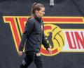 Bild: Matthias Koch/dpa
Marie-Louise Eta leitet das Training beim 1. FC Union Berlin.