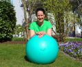 Bild: Evi Wagner
Physiotherapeutin Heike Lautner zeigt effektive Übungen mit dem Gymnastikball.