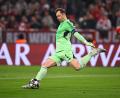 Bild: Tom Weller/dpa
Manuel Neuer unterläuft gegen Real schon nach wenigen Sekunden ein riesiger Fehler.