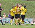 Bild: Hubert Ziegler
FC Amberg - SV Hahnbach 
Gratulation an Friedrich Lieder vom FC Amberg nach seinem Elfmetertor zum 2:1
Fußball Bezirksliga Nord
Saison 2025/26.
Bild: Hubert Ziegler