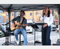 Bild: Hirsch
Das Duo "Saitensprung" bot beim "Frühlingserwachen" in Schwandorf Live-Musik.