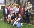 Bild: wro
Willi Bötzl (stehend, Vierter von links) feierte am Samstag in Schönhaid seinen 90. Geburtstag. Neben der Familie gratulierte auch der noch amtierende Bürgermeister der Marktgemeinde Wiesau, Toni Dutz (links).
