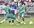 Bild: Hubert Ziegler
Johannes Golla (rechts) feierte bei der DJK Gebenbach gegen die SpVgg SV Weiden ein Überraschungs-Comeback.