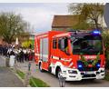 Bild: fvo
Das neue Lennesriether Einsatzfahrzeug führt den Festzug zur Albersriether Riedlhalle an.