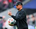 Bild: Tom Weller/dpa
Nach der Niederlage in München bereitet Coach Sebastian Hoeneß die Stuttgarter auf das Halbfinale im DFB-Pokal vor.