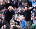 Bild: Martin Rickett/PA/AP/dpa
Einst Kollegen, jetzt Rivalen: Man-City-Trainer Pep Guardiola und sein einstiger Assistent, Arsenal-Coach Mikel Arteta.