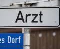 Bild: Armin Weigel/dpa
Prämien sollen die medizinische Versorgung auf dem Land sichern. Symbolbild)