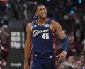 Bild: Sue Ogrocki/AP/dpa
Die Cavaliers mit Donovan Mitchell haben beide Heimspiele zum Auftakt der Playoffs gewonnen.