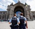Symbolbild: Daniel Karmann/dpa
Nach einer Bedrohung an einem Service-Point ermittelt die Bundespolizei am Nürnberger Hauptbahnhof gegen einen 54-Jährigen.