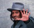 Bild: Thibault Camus/AP/dpa
Einen Monat lang präsentieren die Art Gallery Wiesbaden und die Galerie Bilder Fuchs in Fulda Kunstwerke von Johnny Depp. (Archivbild)