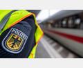 Bild: Patrick Seeger/dpa
Am Bahnhof in Donauwörth kam es nach dem Rauswurf eines Schwarzfahrers zu einem rassistisch motivierten Übergriff auf einen unbeteiligten Reisenden. (Symbolbild)