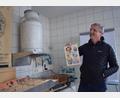 Bild: szl
Das Eigentümer-Trio Josef Weber (Bild), Ferdinand Lehner und Markus Mayer hat sich im ehemaligen Laboratorium ein Verwaltungsbüro für den Gebäudekomplex eingerichtet. Dort finden sich viele Überbleibsel der früheren Milchproduktion.