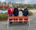 Bild:  Sabine Wiesent
Neue Bänke für das Freibad hat der Bad- und Hallenbauverein Auerbach gekauft. Im Bild (von links) Norbert Gradl, Bürgermeister Joachim Neuß, Hans Kormann und Siegfried Neukam.