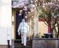 Bild: Moritz Frankenberg/dpa
An dem Einfamilienhaus in Barsinghausen läuft die Spurensicherung.