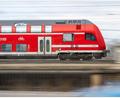 Bild: Robert Michael/dpa
Nach dem tödlichen Angriff auf einen Zugbegleiter sollen Doppelbesetzungen für mehr Sicherheit im Zug sorgen. (Symbolbild)
