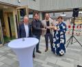 Bild: Wolfram Strack
Bei der Übergabe des symbolischen Schlüssels: von links nach rechts Bürgermeister Roland Strehl, Bauleiter Stephan Gurguta, Caritas-Vorstandsvorsitzender Michael Trummer und Kindergartenleiterin Nadine Rall.