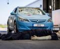 Bild: Lars Berg/dpa
Ein Mensch hätte keine Chance gehabt: Das Crashtest-Auto hatte ihn mit 40 Stundenkilometern ungebremst erfasst.