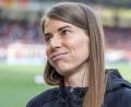 Bild: Andreas Gora/dpa
Seit ihrer Beförderung zur Cheftrainerin von Union Berlin gibt es im Netz sexistische Beiträge gegen Marie-Louise Eta. (Archivbild)