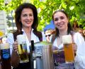 Bild: Sven Hoppe/dpa
Wenn es um Bier geht, ist in Bayern die Welt in Ordnung. Dieses Bild wurde zumindest auch beim Tag des Bieres in München von Landwirtschaftsministerin Michaela Kaniber (CSU, links) und Bayerns Bierkönigin Anna Winkler vermittelt.