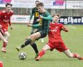 Bild: Hubert Ziegler
Voller Einsatz im Titelrennen: Fabio Pirner (2.v.r.) von der DJK Ammerthal wird in dieser Szene von seinem Gegenspieler vom TSC Neuendettelsau hart attackiert. Beim Tabellenschlusslicht Röslau wird's wohl nicht angenehmer.