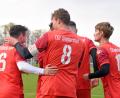 Bild: Gebert
Am Dienstag feierte der TSV Waldershof einen 1:0-Sieg gegen den 1. FC Trogen, hier nimmt Torschütze Julian Fürst (Nummer 8) die Glückwünsche seiner Mitspieler entgegen. Am Sonntag gastiert Spitzenreiter SpVgg Bayreuth II am Hammerrang.