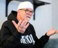 Bild: Max Slovencik/APA/dpa
„Elvis, Winnetou und Jesus, das sind meine Helden“, sagte der 55-jährige Sänger. (Archivbild)