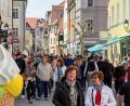 Bild: Petra Hartl
Bei schönem Wetter flanierten in Amberg Tausende Menschen durch die Stadt.