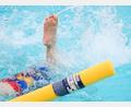 Bild: Julian Stratenschulte/dpa
Die ersten Schwimmzüge fallen vielen Kindern schwer. (Symbolbild)
