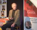 Bild: fz
Der Münchner Kabarettist Christian Springer bei den Weidener Literaturtagen in der Regionalbibliothek.