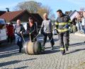 Bild: prh
Ivan Vinicyk, Thomas Fuchs, Hubert Schwarz und Vlastimil Hetes (von links) starteten mit dem Eichenbierfass in die erste Etappe.