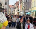 Bild: Petra Hartl
Bei schönem Wetter flanierten in Amberg Tausende Menschen durch die Stadt.
