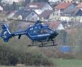 Bild: Boris Roessler/dpa
Bei der anschließenden Fahndung setzte die Bundespolizei auch einen Hubschrauber ein. (Symbolbild)