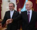 Bild: Dmitri Lovetsky/Pool AP/AP/dpa
Der russische Präsident Wladimir Putin, rechts, und der iranische Außenminister Abbas Araghtschi sprachen in Moskau über den Iran-Krieg