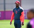 Bild: Sven Hoppe/dpa
Vincent Kompany kann in Paris nicht aktiv sein. Bayerns Cheftrainer ist gesperrt und muss auf der Tribüne zuschauen.