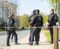 Bild: Jürgen Lösel/dpa
In Sachsen sind zwei Leichen und ein Schwerverletzter im Bereich eines Mehrfamilienhauses gefunden worden.