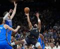 Bild: Ross D. Franklin/AP/dpa
Der Meister ist eine Runde weiter: Die Oklahoma City Thunder gewannen alle vier Spiele gegen Phoenix.