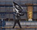 Bild: Vuk Valcic/ZUMA Press Wire/dpa
Bisher gibt es keine offizielle Bestätigung dafür, dass der britische Künstler Banksy hinter diesem Kunstwerk steckt.